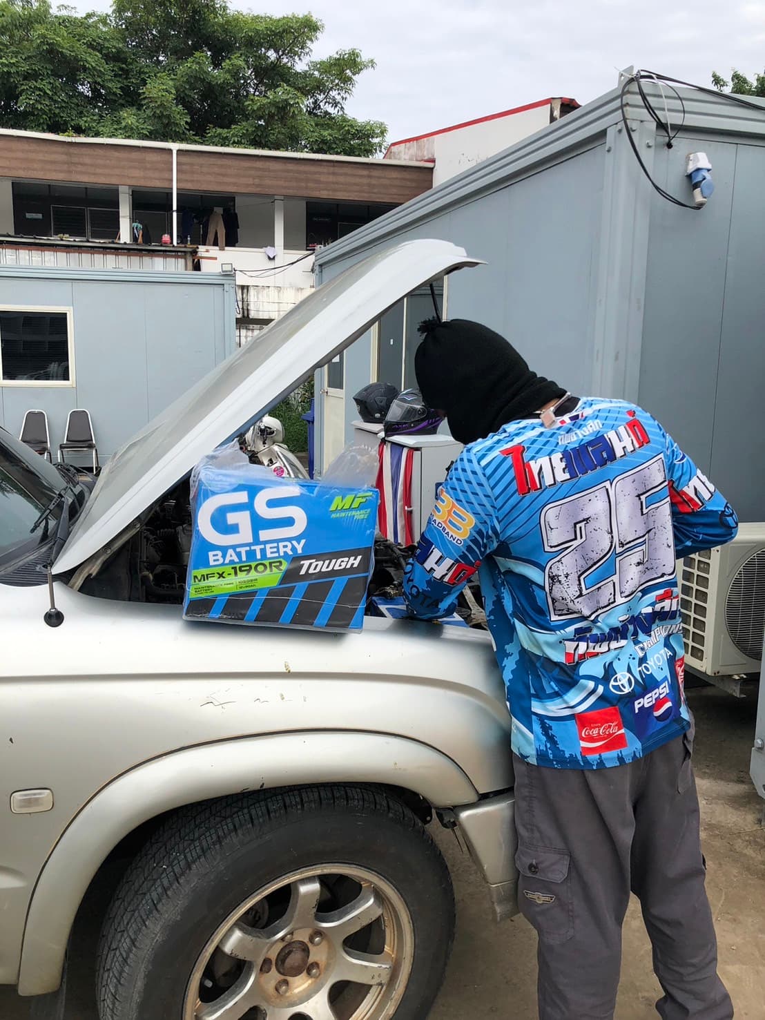 ขัดไฟหน้ารถ